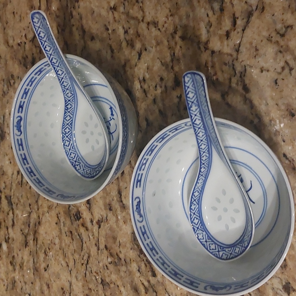 Vintage Chinese soup 2 bowlsacross 4 1/2 incheshight 2 1/4 inches